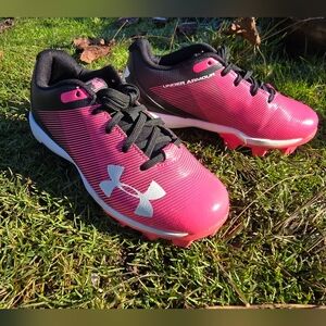 Under Armour Kids Size 12 Girls Boys Leadoff Low Pink Baseball Cleats Shoes NEW